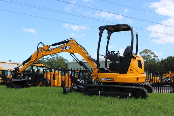 8035 ZTS MINI EXCAVATOR   